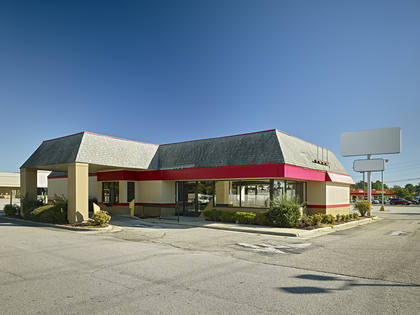 Reilly Plaza, 102 N Reilly Rd, Fayetteville, NC 28303